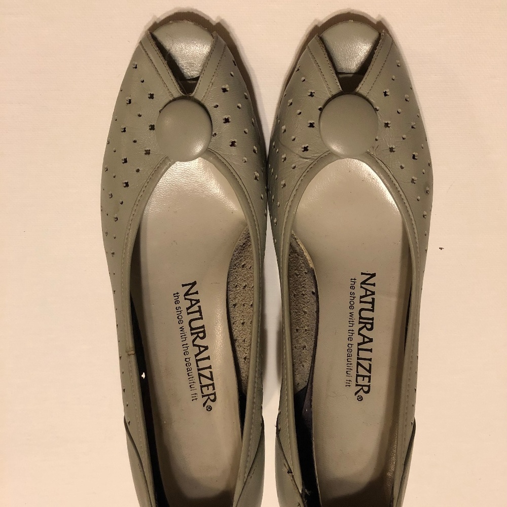 Vintage: Grey Peep Toe Naturalizer Heels Sz 8